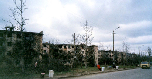 23-25 ноября 1990 г. в Грозном прошел Чеченский национальный съезд, избравший Исполнительный комитет (впоследствии преобразован в Исполнительный комитет Общенационального конгресса чеченского народа (ОКЧН). Председателем его стал генерал-майор Джохар Дудаев. Съезд принял декларацию об образовании Чеченской Республики Нохчи-Чо. Через несколько дней, 27 ноября 1990 г., Верховным Советом республики была принята Декларация о государственном суверенитете. Позднее, в июле 1991 г. второй съезд ОКЧН заявил о выходе Чеченской Республики Нохчи-Чо из состава СССР и РСФСР.