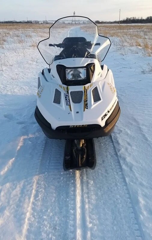 Характерный широкий след на российском снегу теперь оставляет не только Буран. Источник фото - https://auto.ru/snowmobile/used/sale/stels/ermak_800/3700058-67f73f21/?geo_id=213