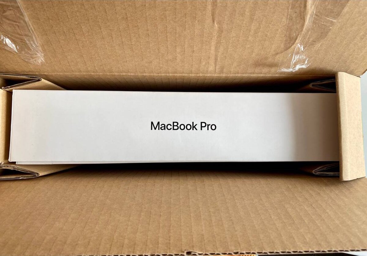 Распаковка MacBook Pro 13. Модель A1989