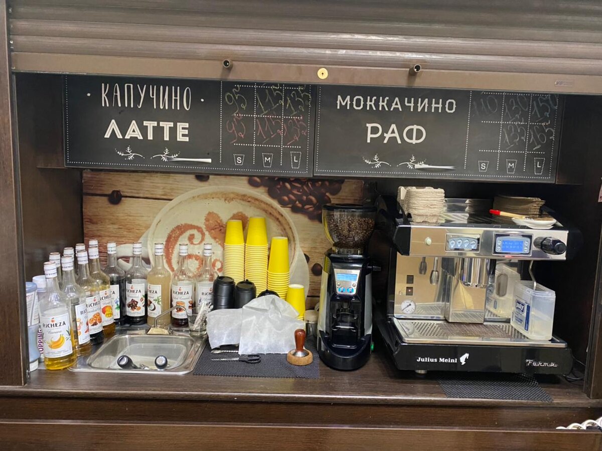 Мой маленький уголок с одного ракурса. Так выглядит рабочая зона бариста. 