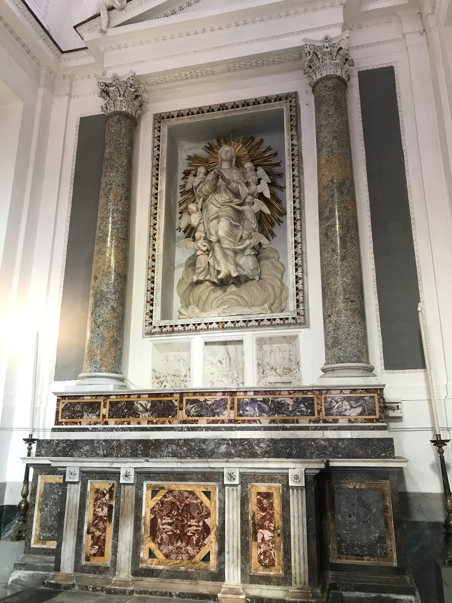 Наверное, в этих прекрасных скульптурах тоже никто не верил, но они не обращали на это внимание