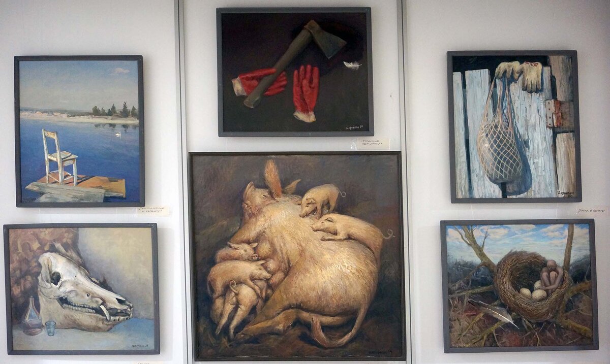 Шаройкин Геннадий #андеграунд22                                                                                 Геннадий Шаройкин родился в 1959 году
В 1984 году закончил Свердловское художественное училище им. Шадра. В настоящее время художник живёт и творит в Екатеринбурге.
Геннадий работает в технике станковой живописи. С 1986 года было проведено 20 его персональных выставок. Также художник принимает участие во множестве коллективных выставок, причём не только в Екатеринбурге, но и в Москве, городах Европы и США. Его работы находятся в коллекции Евгения Ройзмана, и более 30 картин было приобретено Телевизионным Агентством Урала. Сюжетный диапазон мастера очень широк: от лиричных уральских пейзажей до сюрреалистических композиций. Его работам характерна философская грусть и значительная доля самоиронии. Геннадий много путешествует по родному краю, что очень часто находит отражение в его творчестве. 