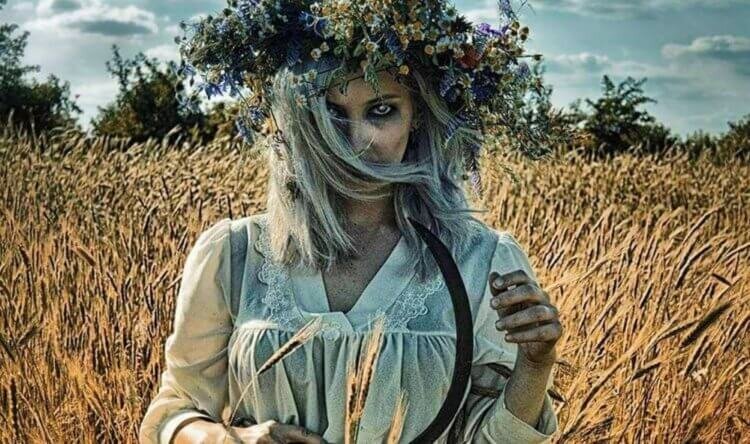 На фото — отличный косплей на полудницу, о которой пойдет речь чуть ниже