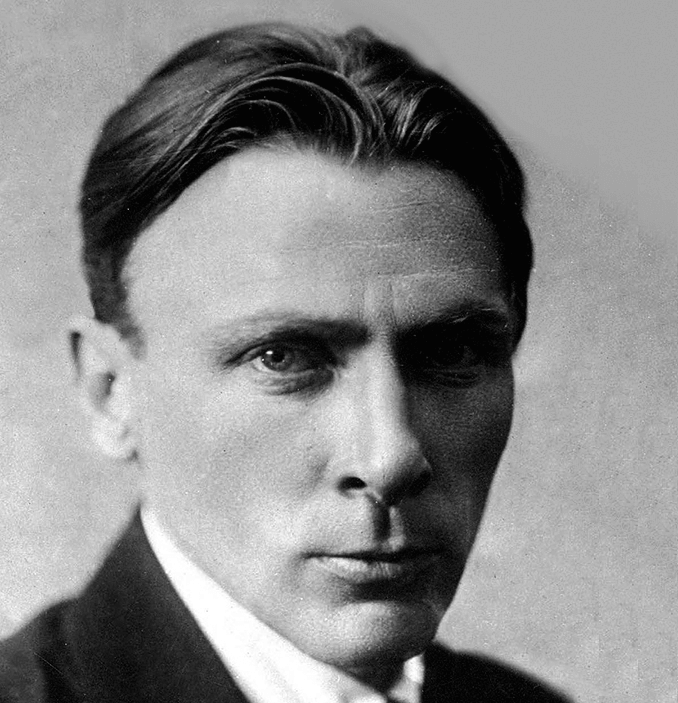 Михаил Булгаков. Источник: https://www.labirint.ru/authors/11745/