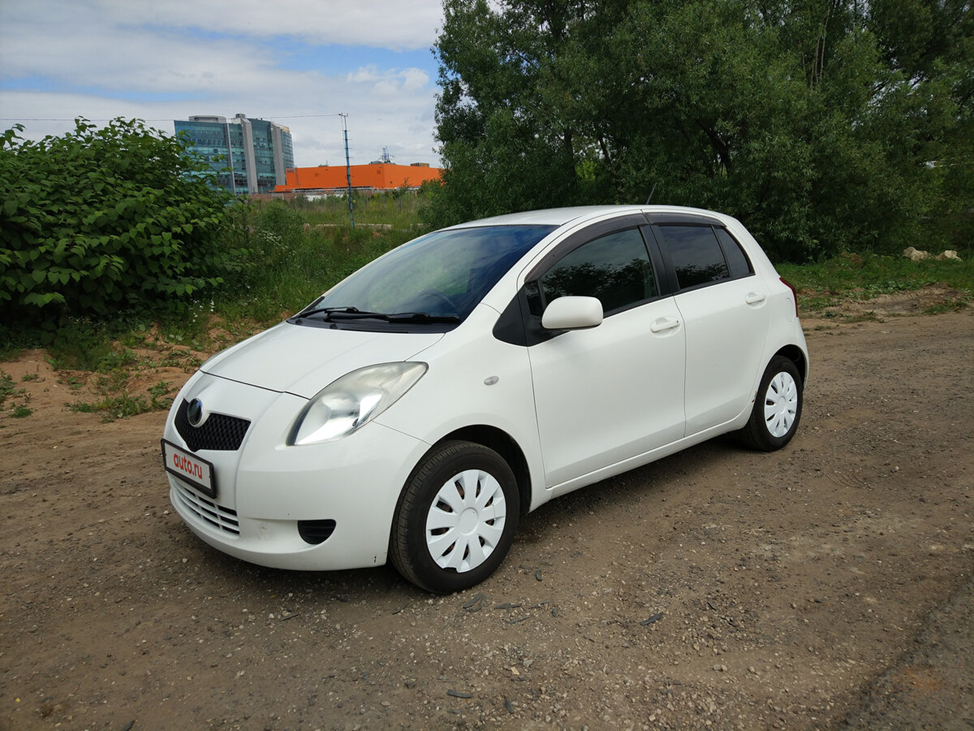 Toyota vitz 2005 года. Тойота Vitz 2005. Тойота Витц 2005 года. Тойота Витц белая. Toyota Vitz белая.