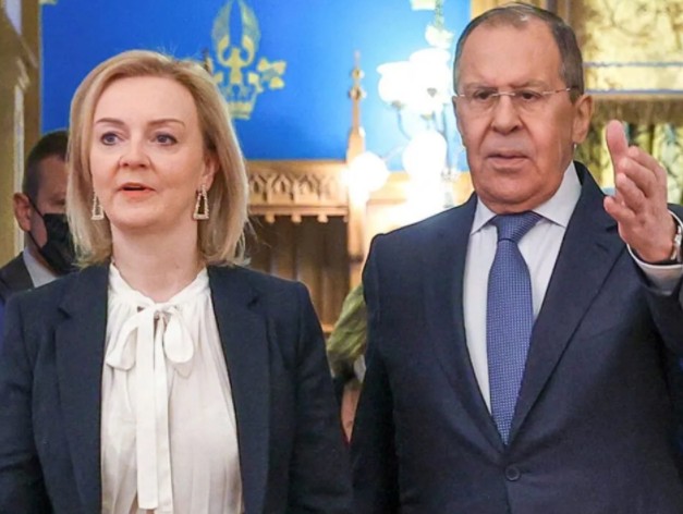 На илл.: Министр иностранных дел Британии Лиз Трасс, глава МИДа РФ Сергей Лавров. Источник: Обозреватель