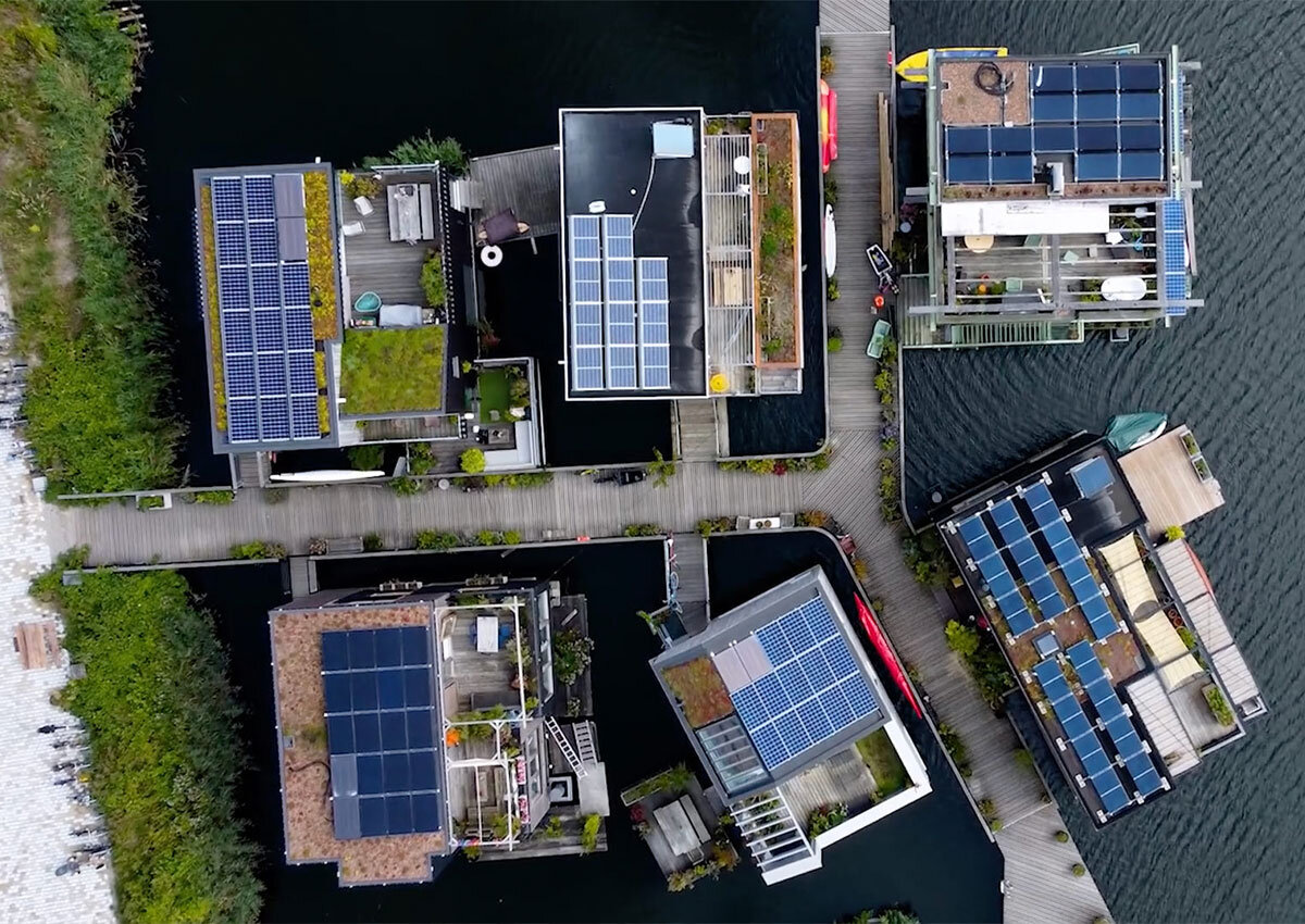 Schoonschip - деревня на воде в Амстердаме, солнечные батареи на крышах