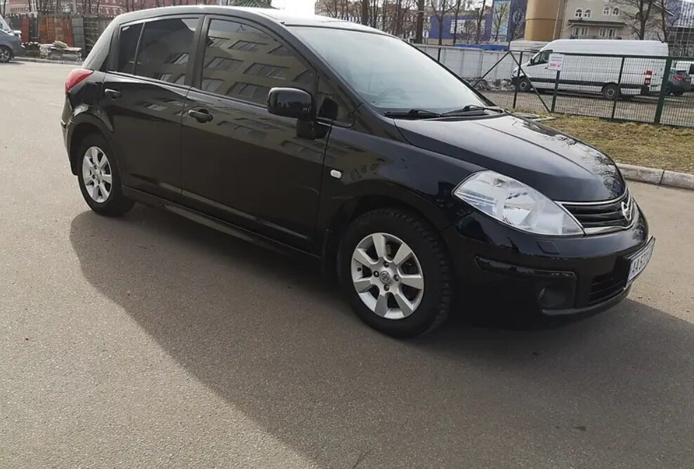 Ниссан Тиида.