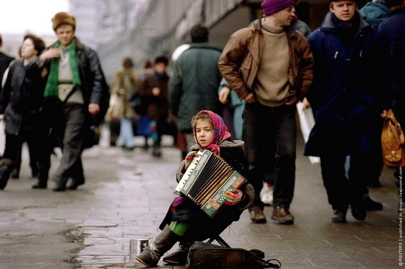 Москва, Новый Арбат, январь 1995 г. Читать полностью: https://yablor.ru/blogs/lihie-90-e/2346980
