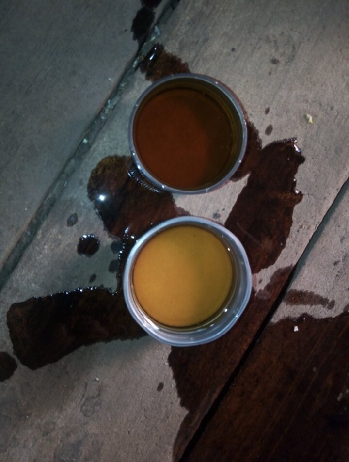 Согласно проверке, светлое масло - подделка. 