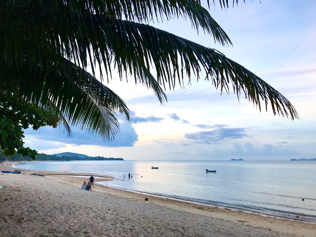 пляж Мэнам перед закатом