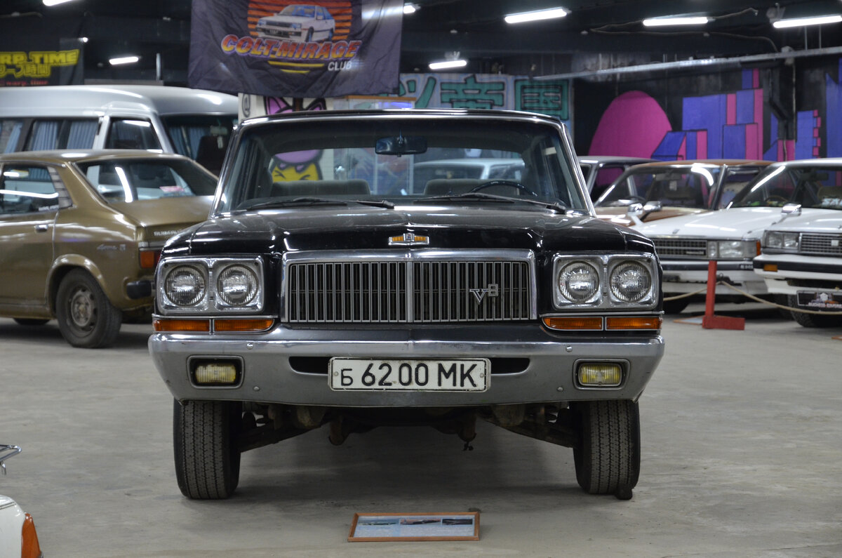 Nissan President H250 (1973-1990).
Один из 300 автомобилей с левым расположением рулевого управления.

