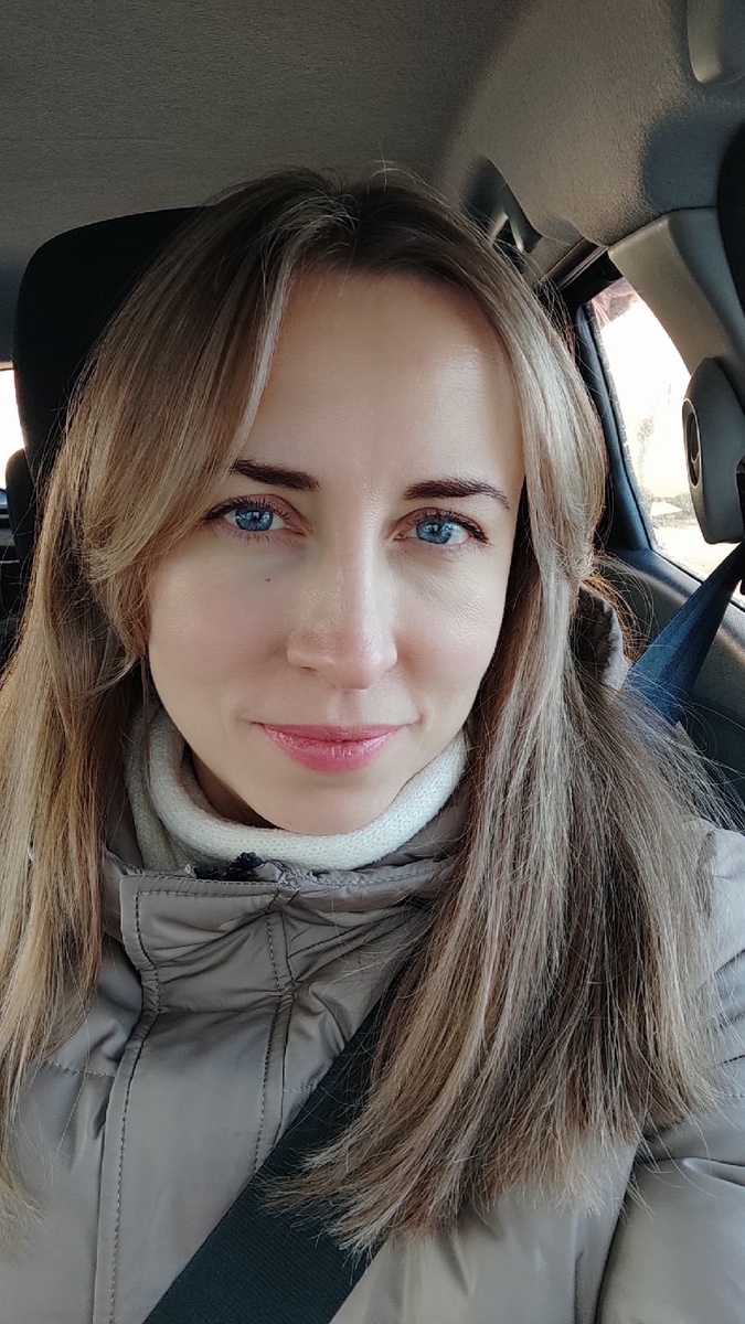 Начало в предыдущем посте↖ 
Часть 3
Я восстановила своё здоровье 🙏🔥

Мне понабилось 1,5 - 2 года в общей сложности. Продолжала его поддерживать ещё несколько лет, но уже не в таком интенсивном режиме.

В это время мне казалось, что я достигла уровня "Бог"😄👍 Всё знаю, всё могу, мне любые трудности по плечу, моё здоровье несокрушимо и т.д.

Тогда я ещё не знала, что это только НАЧАЛО БОЛЬШОГО ПУТИ.

И через некоторое состояние здоровья воспринималось уже как данность и единственно возможное состояние, все болячки забылись и ушли в прошлое. Как легко память стирает то, что не хочется помнить😉

Всё прекрасно, но скелеты в шкафу ещё оставались. (Вот это сюрприз! Ждал он меня чуть позже)

Они всегда неизбежно дают о себе знать💥💥💥

Это мой один самых важных жизненных уроков🙏

Можно есть только самую чистую пищу, заниматься спортом, иметь прекрасные показатели анализов, но в этом секрет лишь 50% успеха.

Поэтому то самое ожидаемое ощущение "со мной ВСЁ хорошо" не наступало и .... я сдалась.

Позволила себе поверить, что делаю всё, что в моих силах. Скорее всего, на то время это так и было.

ВСЕМУ СВОЕ ВРЕМЯ⏳

Впереди меня ждала семейная жизнь, 2 беременности, рождение сына и дочки, материнство❤ Проходили дни, наполненные радостью и тревогами, своими сложностями и безграничным счастьем, незабываемыми событиями.

Совершенно незаметно где - то там я ЗАБЫЛА О СЕБЕ, с головой погрузившись в новую реальность, в новую жизнь. Там было всё иначе.

Это теперь я знаю, что именно в такие периоды и обнаруживаются те самые "скелеты в шкафу", о которых я сама даже не подозревала.

Программы и психологические установки, заложенные ещё в детстве, выстрелили прямо в яблочко💥🎯

Что произошло?

Я стала женой, мамой. А в этих социальных контекстах они проявляются очень ярко!!!!🔥

✅Самое время разобраться с ними и отпустить.
✅ Либо всё оставить как есть и передать своим детям это бремя ( так передаются они из поколения в поколение)

Я выбрала первый вариант, но не сразу...

Было это так.
Моё здоровье физическое ещё держалось, я выстроила его прочно, но дало о себе знать психическое.
Я никогда не придавала ему большого значения, да и чего уж там..., вообще не задумывалась.

Только обнаружив себя абсолютно "выгоревшей" и эмоционально опустошенной в свой такой прекрасной и благополучной жизни, я поняла, что говорить о каком - либо здоровье без такой важной составляющей просто невозможно.

Почему вообще это произошло? Внешне невозможно было увидеть ни одной более-менее подходящей причины.

💖Вселенная всегда отзывается на идущий от сердца запрос. В ответ на свои вопросы я встретила отличных наставников, с которыми на протяжении 2х лет не просто изучала психологию, знакомилась с трудами великих авторов, но и разобрала, осознала, приняла и так много!!!!!! отпустила "нездоровых" установок и сценариев, которые всю жизнь, как якорь, тянули меня ко дну.

Эти установки и сценарии мы не замечаем, они исполняются нами на автомате, на подсознательном уровне, и в то же время полностью управляют нашей жизнью, в том числе и здоровьем.

Я прошла новую жизненную
ступень, которая стала стартом для следующей, не менее важной.

Продолжение в следующем посте⤵