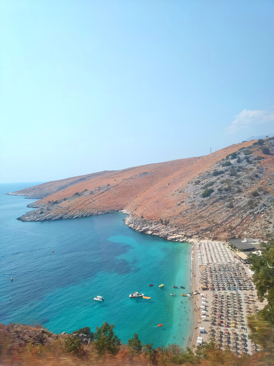 Пляж Лламани.