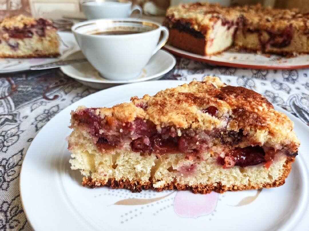 Сливовый пирог с песочной крошкой | Овкусе.ру - Ежедневная готовка в  радость! Пошаговые рецепты с фото | Дзен