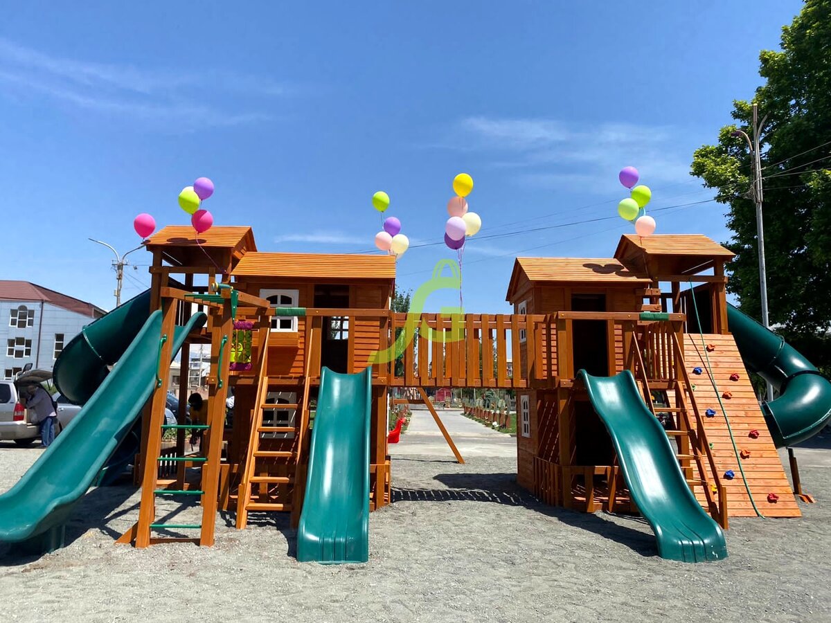 На фото детская деревянная площадка "IgraGrad Домик 7"