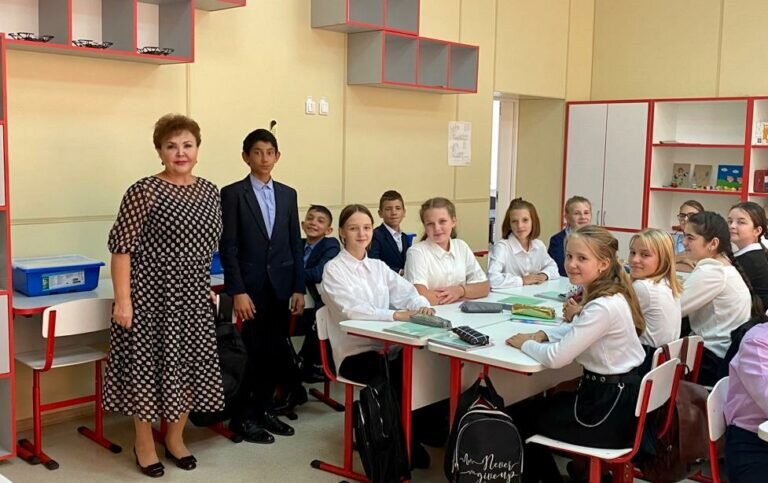    Член Общественной палаты приняла участие в проекте «Разговоры о важном» в родной школе Кристина Просвиркина