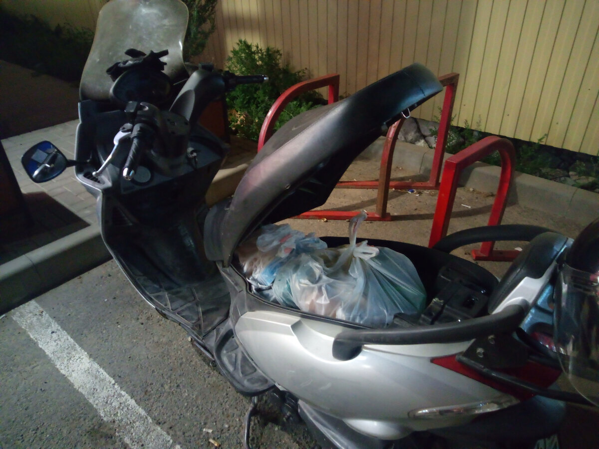 В магазин- просто отлично! это же скутер!