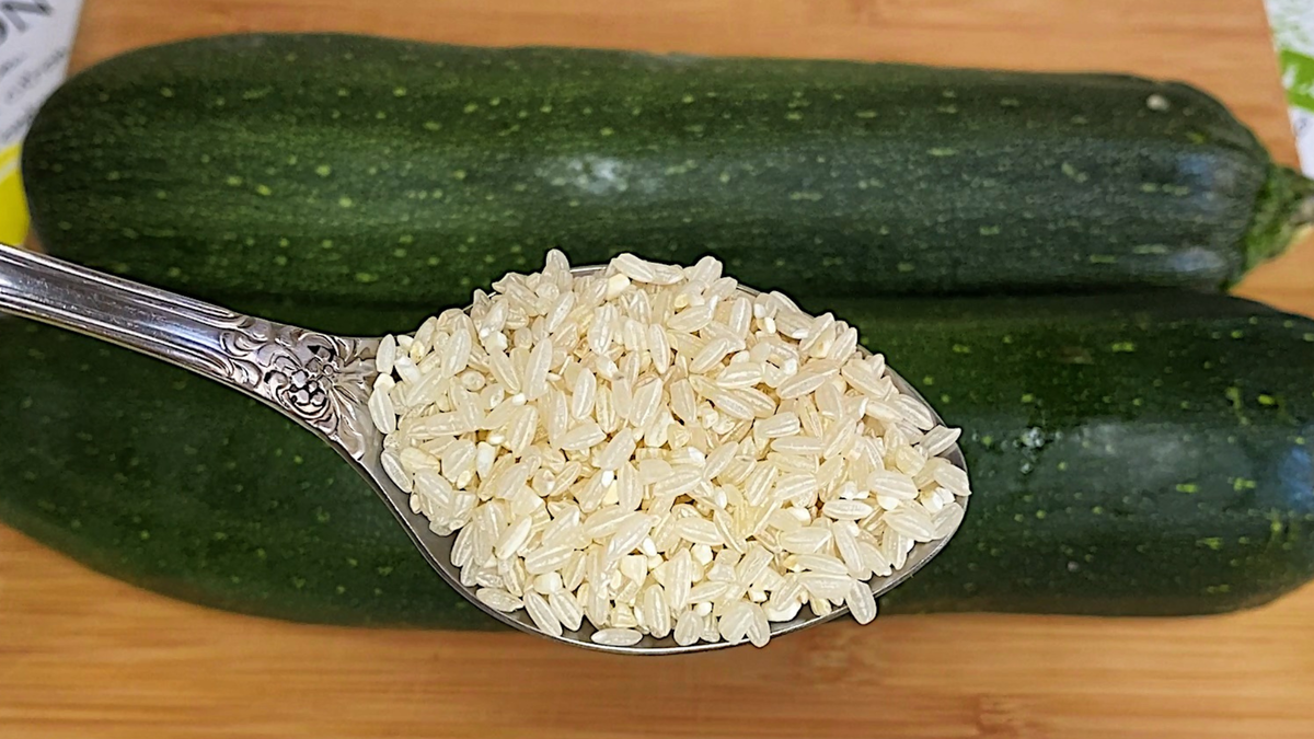 фаршированные кабачки лодочки с помидорами и рисом в духовке рецепт, что приготовить из кабачков, кабачки рецепты