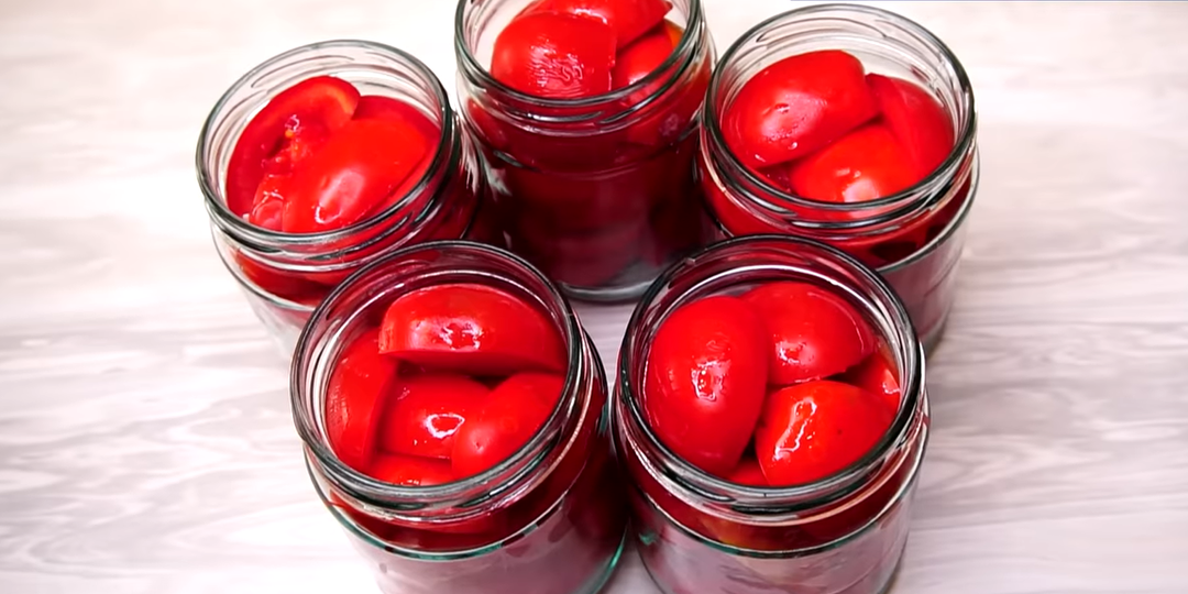 Помидоры заливаю горячей водой и так хранятся до весны, даже в шкафу, (кто пробовал теперь тоже так делает)