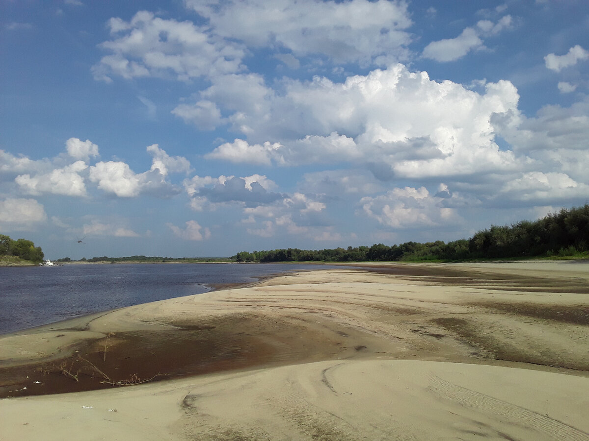 Песчанный берег реки. Тобольский р-н. Фото из личного архива.