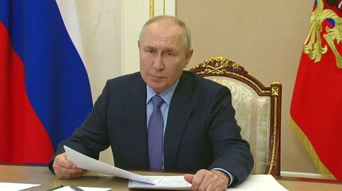 Путин на совещании с правительством, 27 сентября 2023 года, стоп-кадр видео (источник – сайт Кремля – http://www.kremlin.ru/events/president/news/72366)