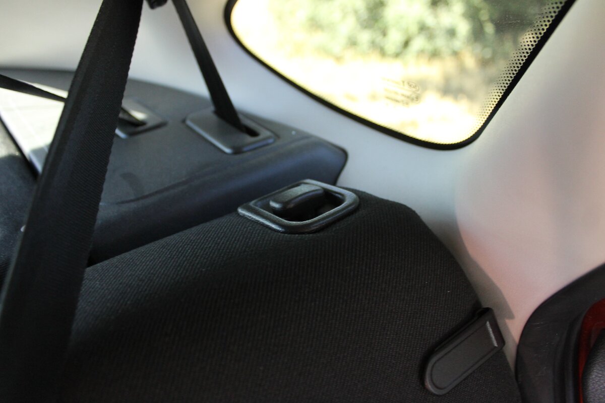 Замок заднего сидения на Lada Granta /фото: Дневник грантовода/