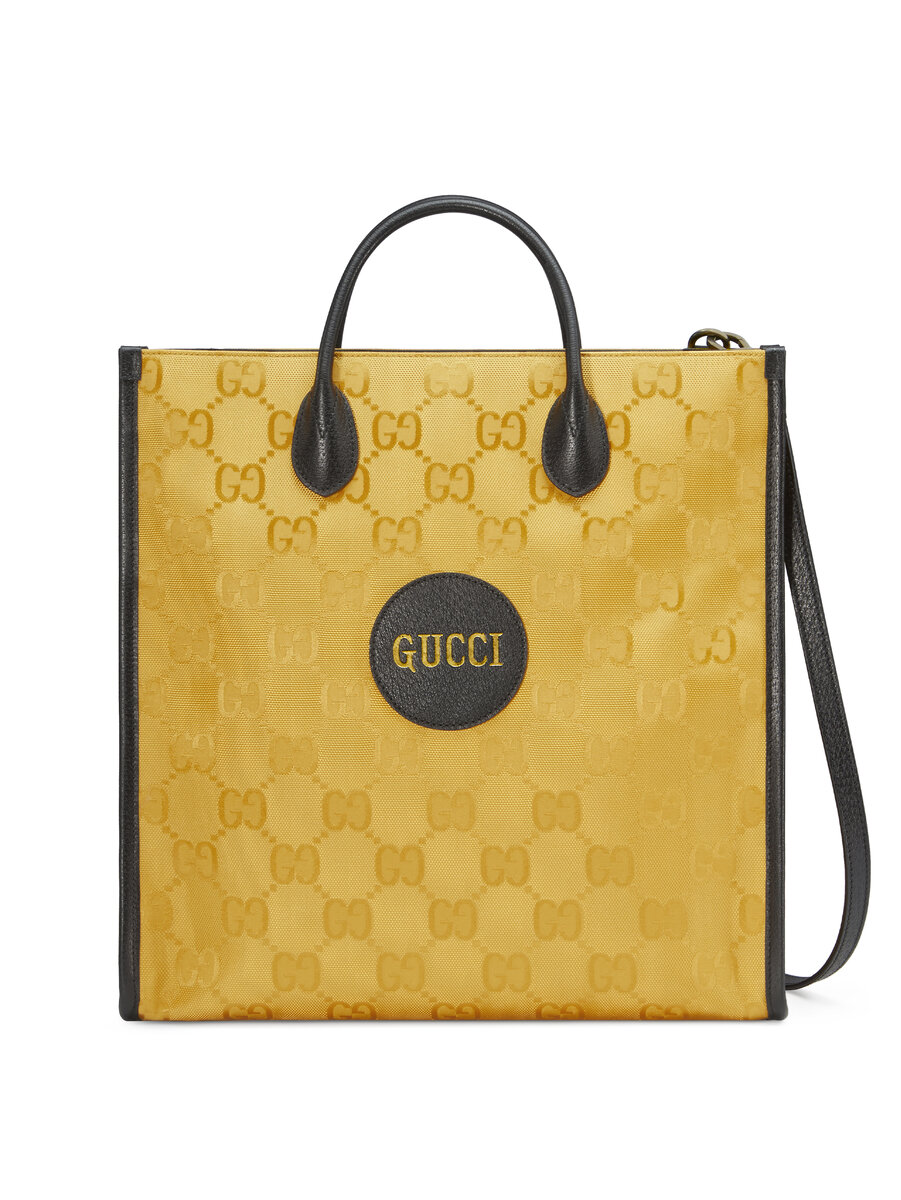 В основном коллекция Gucci Off The Grid состоит из эконила. Остальные компоненты тоже изготовлены из устойчивых альтернатив, там и переработанная полиэфирная нить, вторичная латунь и вторичное покрытие из золота и палладия.