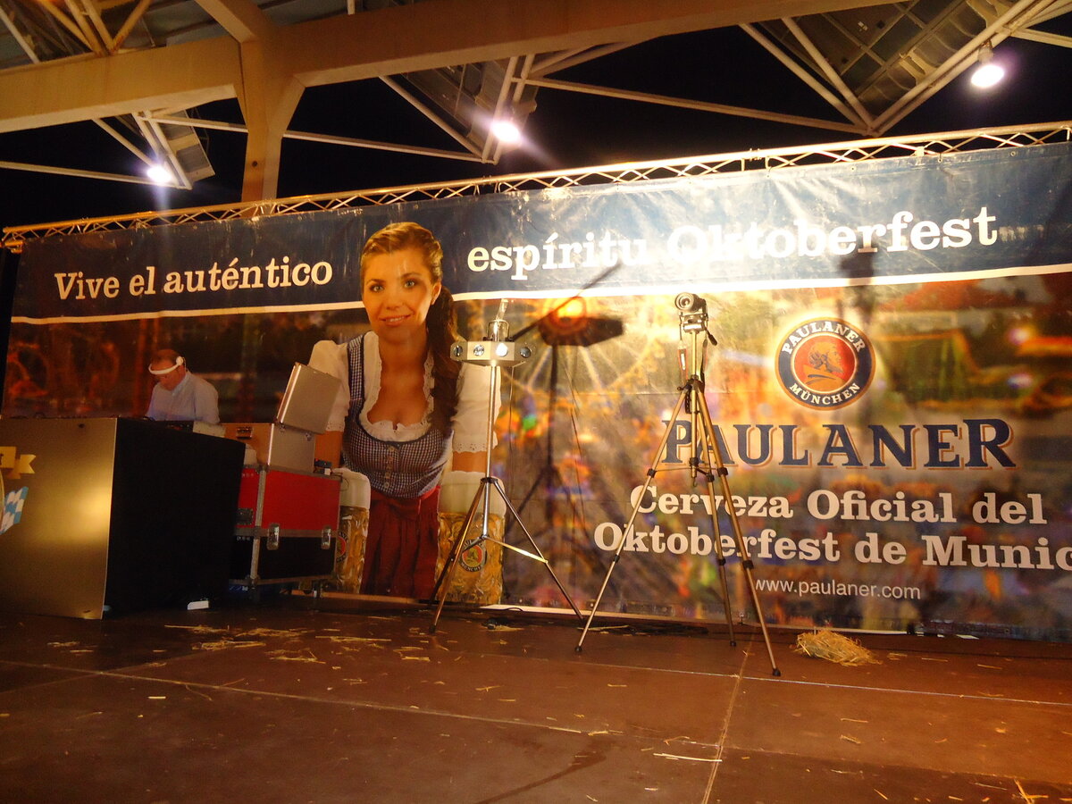 Плакат  на входе в павильон праздника. Фото  из личного архива.