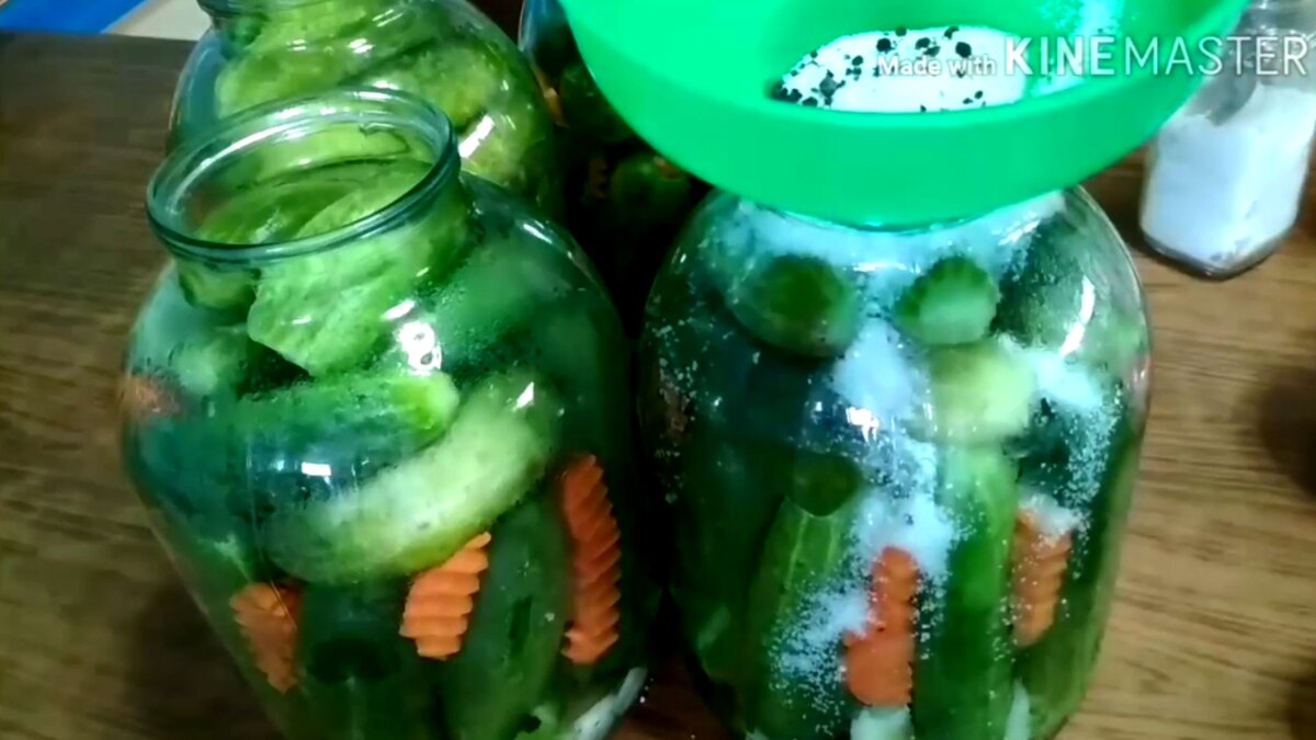 Огурцы на зиму. Огурцы в банках на зиму. Пошаговый рецепт кислых огурцов на зиму с фото. Огурцы без соли и уксуса на зиму. Огурцы на зиму без уксуса и стерилизации.