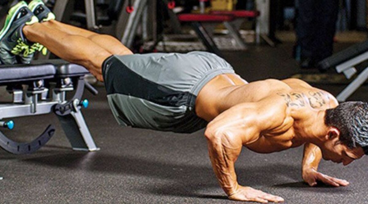 Отжимания ноги сверху