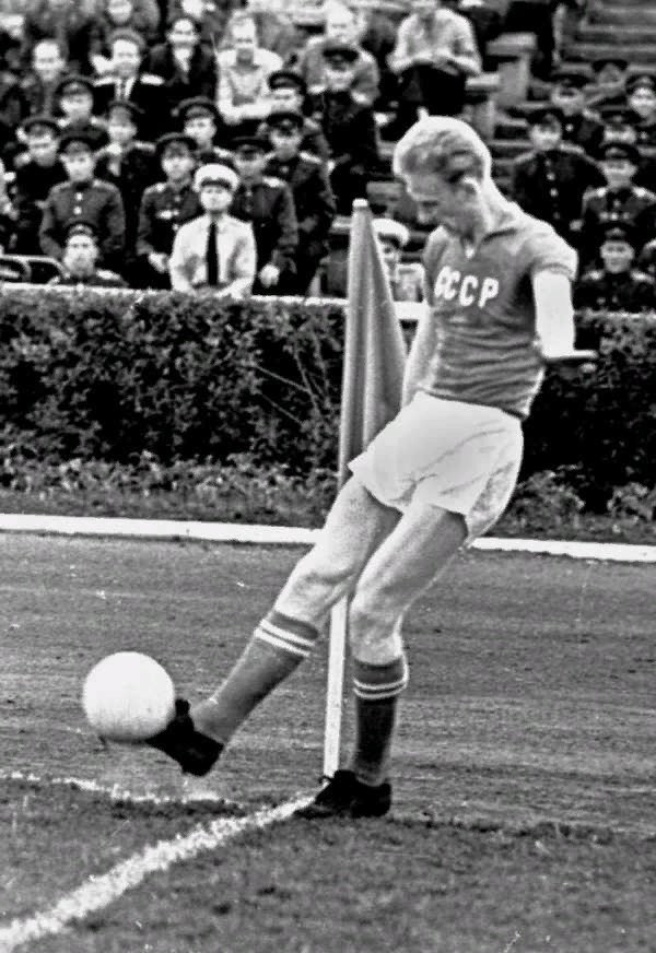 Угловой в исполнении Лобановского.