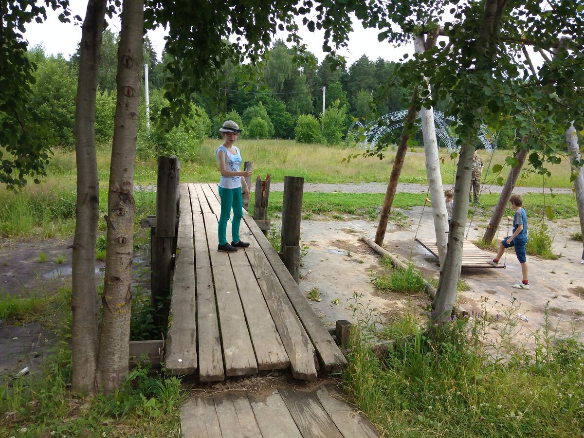 Погулять в интересных местах нам больше нравится, чем сидеть весь день в интернете.
