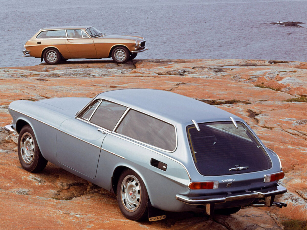  Volvo P1800 — серия спортивных автомобилей, выпускавшихся компанией  в кузове купе с 1961 по 1973 год за год до прекращения производства обрел второй тип кузова, компания назвала его  шутингбрейк ,-1-3