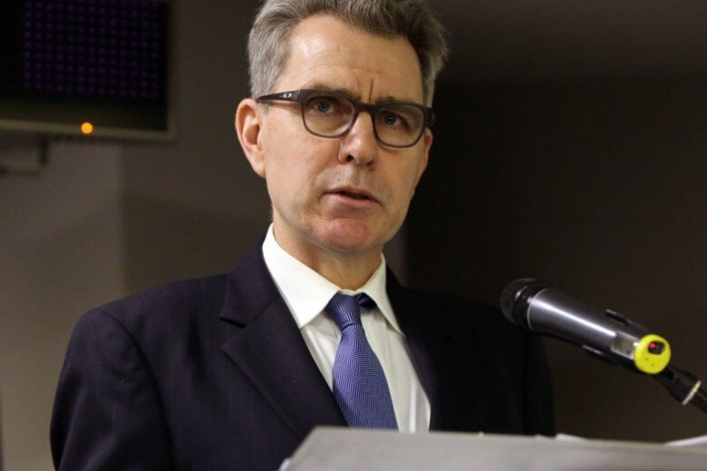 бывший американский дипломат. выслан заместитель американского посла барт горман. макфол мид рф лавров 2013. посол сша в москве джон салливан. боолен чарльз американский дипломат.