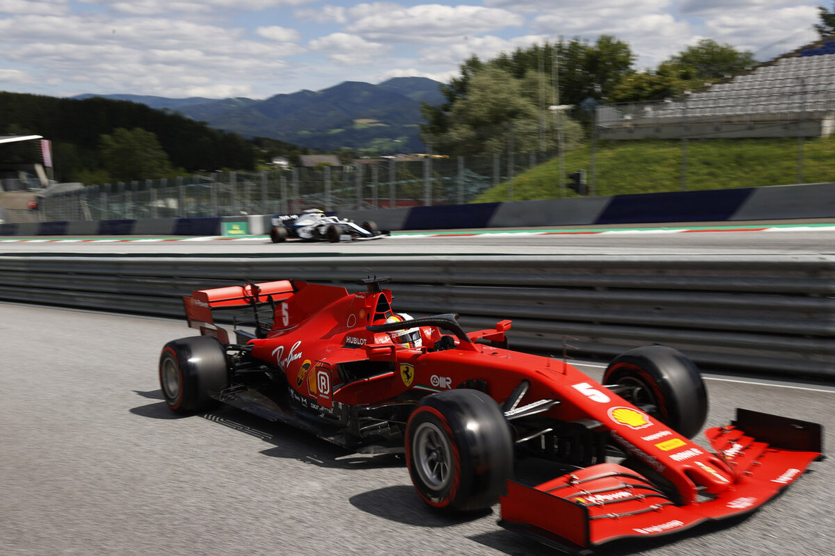 Себастьян Феттель за рулем Ferrari SF1000 на Гран При Австрии-2020
