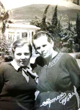 Татьяна Морозова (справа) в Артеке