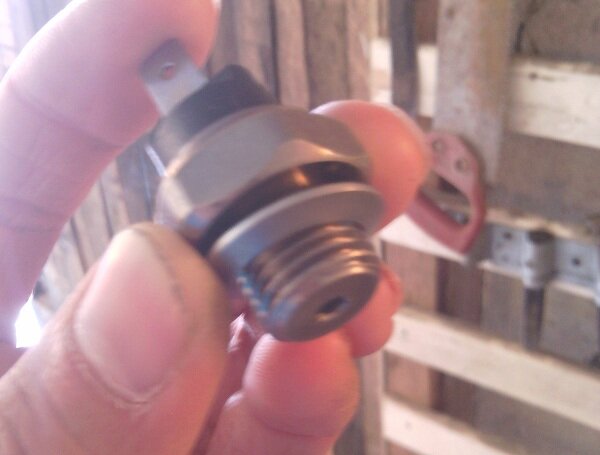 Проверяем датчик давления масла