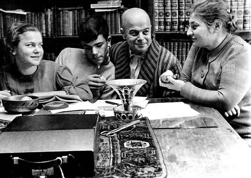 В. Шкловский с семьей