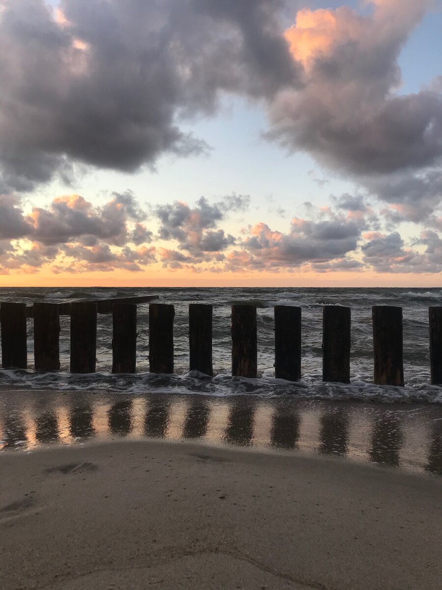 Красивого моря, говорят оно всегда в тему)