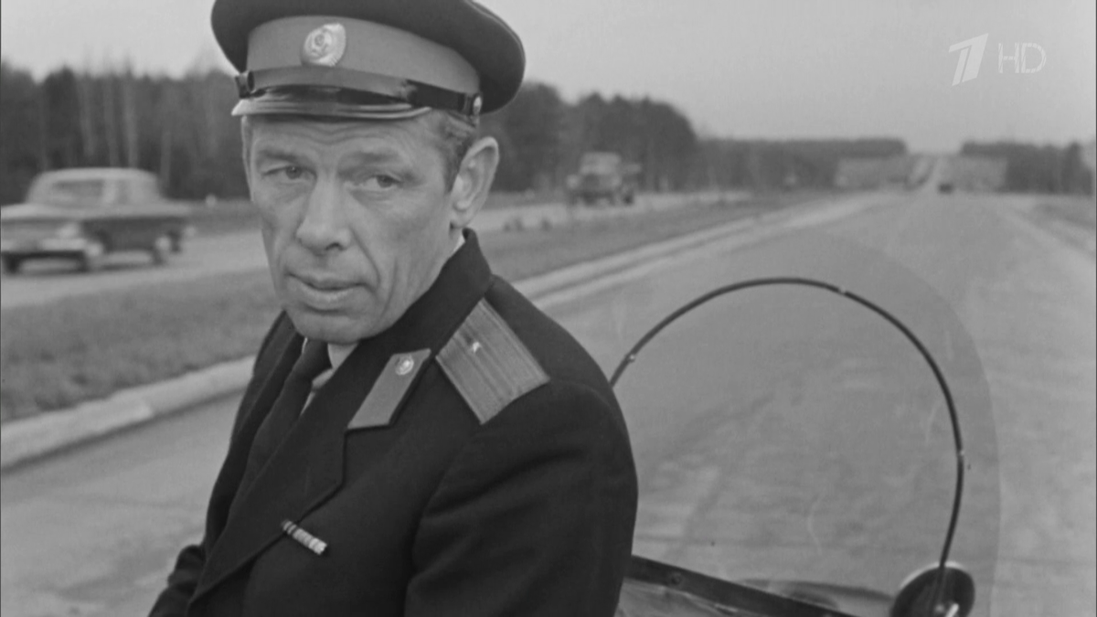 Кадр из фильма "Берегись автомобиля" 