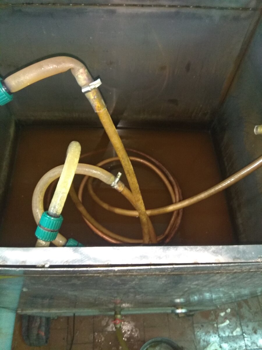 Огромный чиллер из медной трубы, для охлаждения сусла.