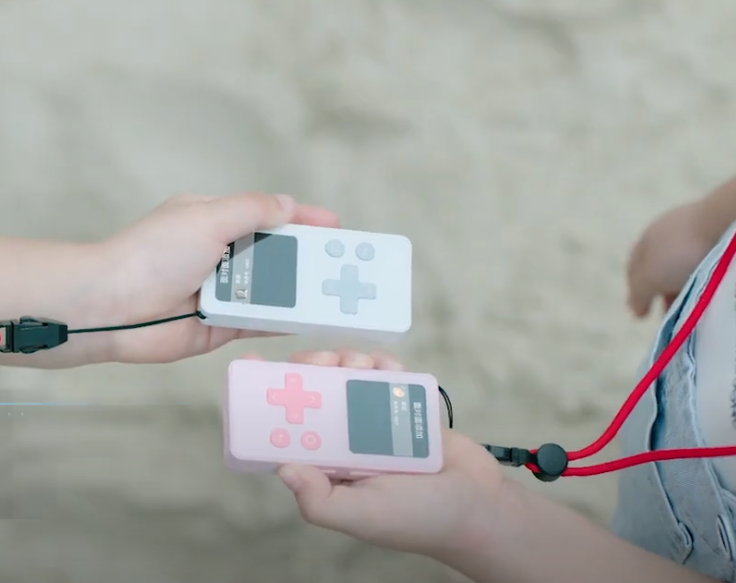 Xiaomi Al Ping Q представлен в белом и розовом цвете