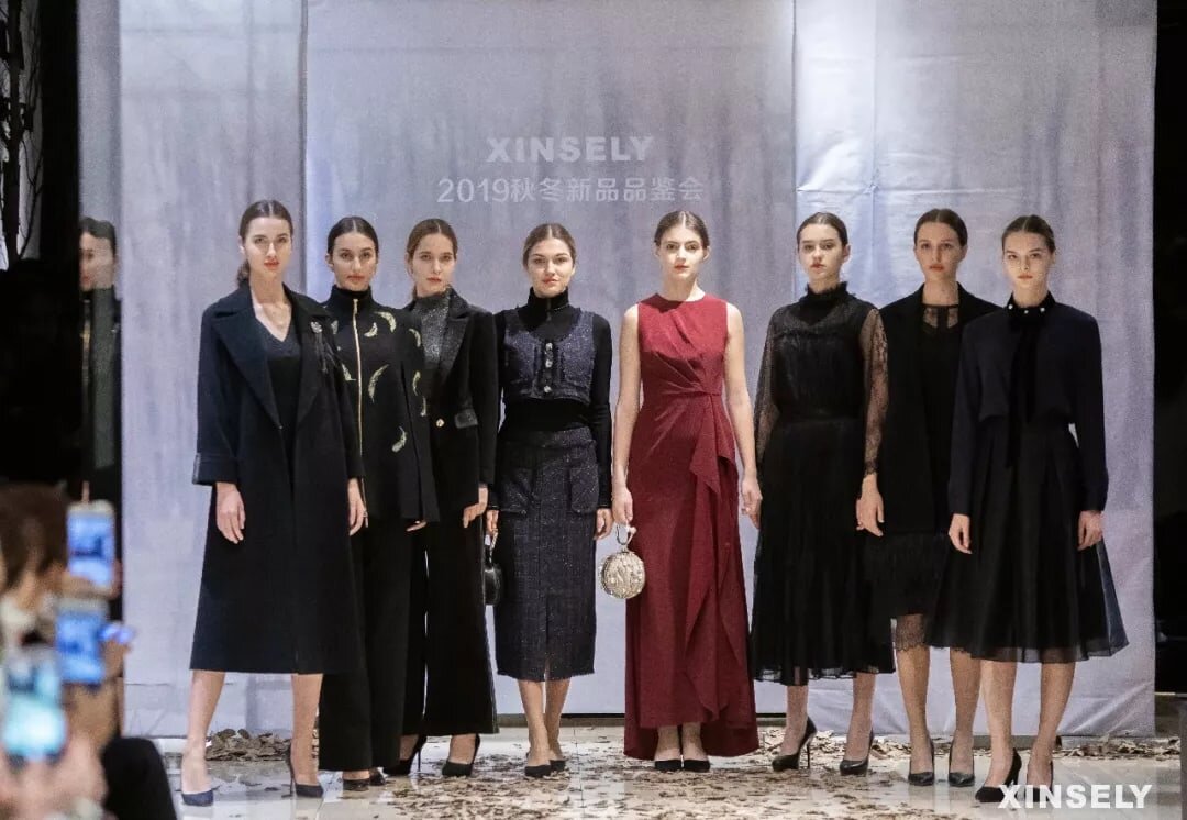 Фото с показа  в Китае. Я вторая справа :)