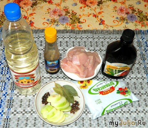 Для приготовления домашнего шашлыка нужно:
Куриное филе – 1 кг.
Лук – 4 небольших шт.
Майонез – 300 гр.
Соевый соус – 4 столовых ложек.
Жидкий дым – 1,5 столовых ложки.
Уксус 9% - по вкусу.
Лавровый лист - 5 шт.
Перец душистый (горошек) – по вкусу.
Перец чёрный (горошек) – по вкусу.

