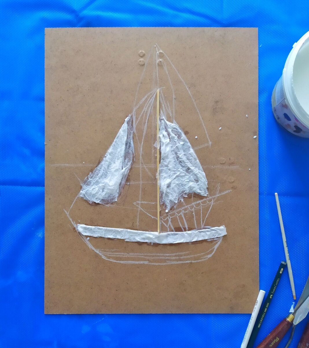 Важно, ПВА лучше разводить с водой 1:1 для упрощения процесса