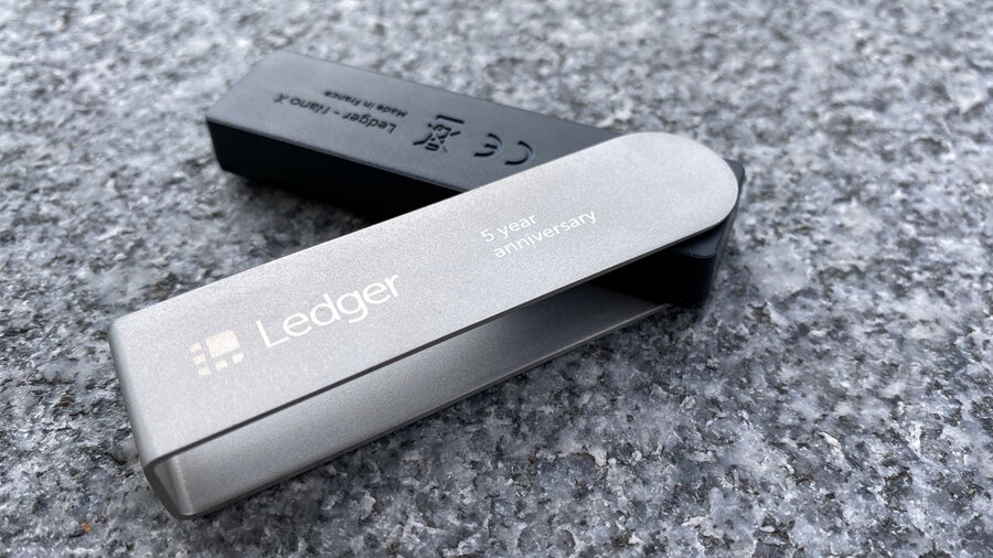 Французская компания Ledger, являющаяся производителем аппаратных криптовалютных кошельков, сообщила в среду, 29 июля, об утечке данных пользователей. По информации представителей Ledger, пострадавшие клиенты получили уведомление по почте, которые подробно описывают особенности утечки данных.
