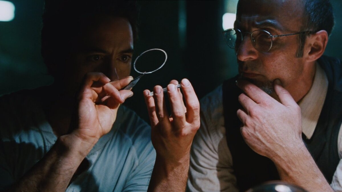 Кольцо палладия. Сборка первого ядерного реактора "сидя в яме". Marvel Studios, Iron Man, 2008. 