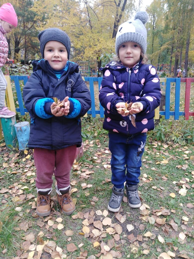 Субботник в детском саду. С невестой))) 