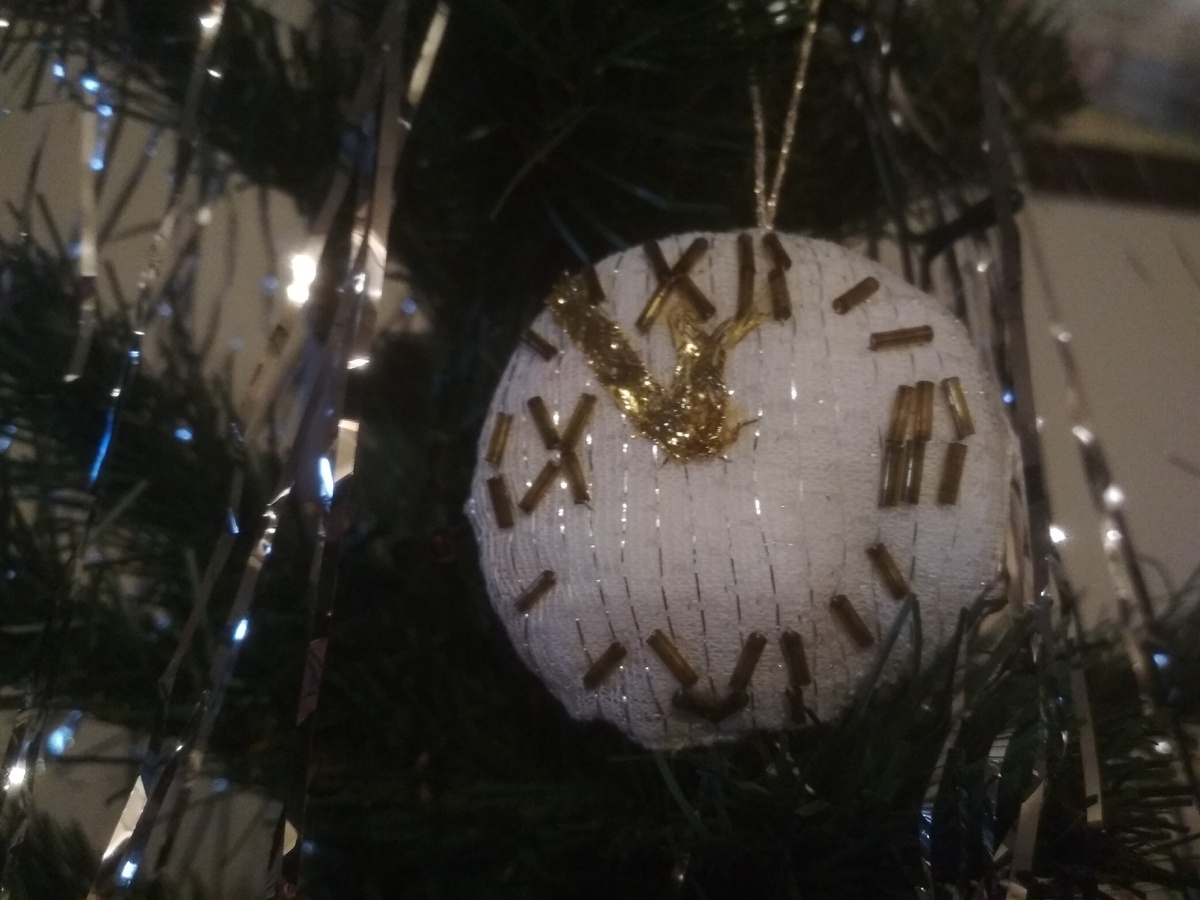 Часы на синтепоне